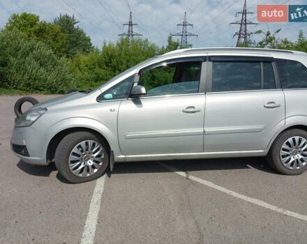 Серый Опель Зафира, объемом двигателя 1.9 л и пробегом 244 тыс. км за 5000 $, фото 5 на Automoto.ua