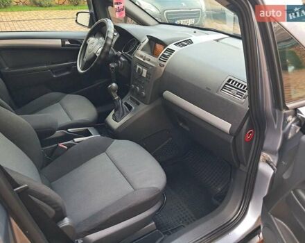 Серый Опель Зафира, объемом двигателя 1.9 л и пробегом 278 тыс. км за 4500 $, фото 43 на Automoto.ua