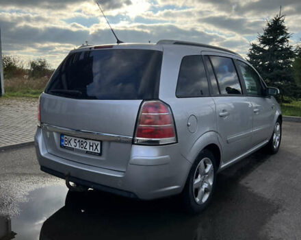 Серый Опель Зафира, объемом двигателя 1.9 л и пробегом 326 тыс. км за 4750 $, фото 2 на Automoto.ua