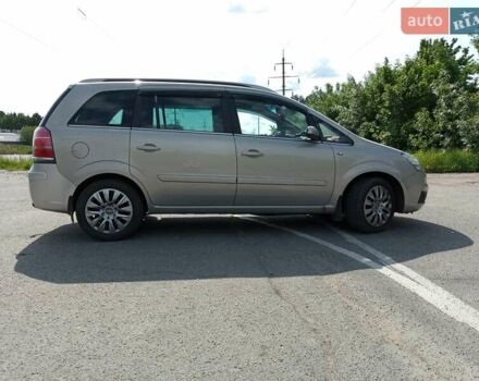 Серый Опель Зафира, объемом двигателя 1.9 л и пробегом 244 тыс. км за 5000 $, фото 3 на Automoto.ua