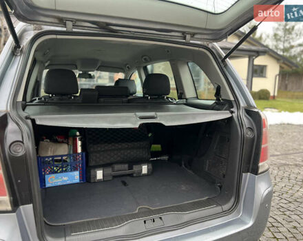 Серый Опель Зафира, объемом двигателя 1.9 л и пробегом 275 тыс. км за 4900 $, фото 18 на Automoto.ua