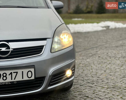 Серый Опель Зафира, объемом двигателя 1.9 л и пробегом 275 тыс. км за 4900 $, фото 4 на Automoto.ua