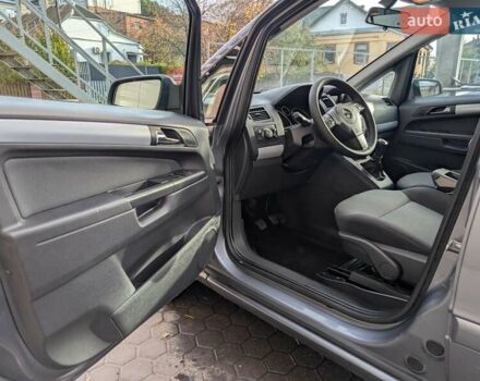 Серый Опель Зафира, объемом двигателя 1.8 л и пробегом 176 тыс. км за 5700 $, фото 7 на Automoto.ua