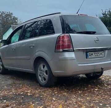 Серый Опель Зафира, объемом двигателя 1.8 л и пробегом 240 тыс. км за 4600 $, фото 2 на Automoto.ua