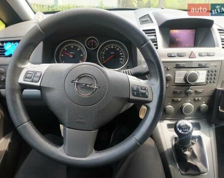 Серый Опель Зафира, объемом двигателя 1.9 л и пробегом 276 тыс. км за 5800 $, фото 3 на Automoto.ua