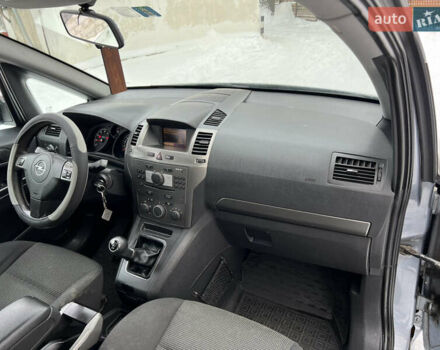 Серый Опель Зафира, объемом двигателя 1.6 л и пробегом 291 тыс. км за 3950 $, фото 28 на Automoto.ua