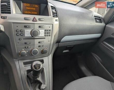 Серый Опель Зафира, объемом двигателя 1.8 л и пробегом 176 тыс. км за 5700 $, фото 10 на Automoto.ua