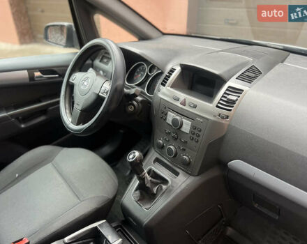 Серый Опель Зафира, объемом двигателя 1.6 л и пробегом 211 тыс. км за 4450 $, фото 9 на Automoto.ua