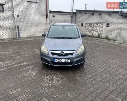 Серый Опель Зафира, объемом двигателя 1.9 л и пробегом 271 тыс. км за 2850 $, фото 3 на Automoto.ua