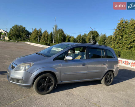 Серый Опель Зафира, объемом двигателя 1.6 л и пробегом 262 тыс. км за 6500 $, фото 2 на Automoto.ua