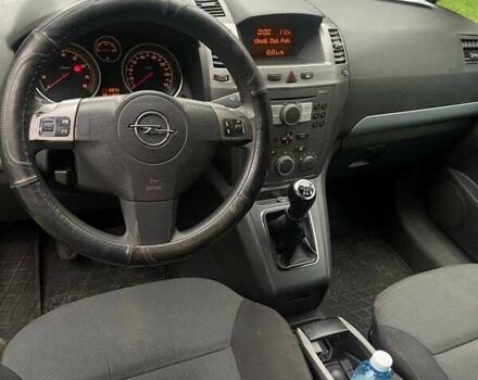 Серый Опель Зафира, объемом двигателя 1.6 л и пробегом 350 тыс. км за 3513 $, фото 3 на Automoto.ua