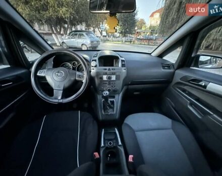 Серый Опель Зафира, объемом двигателя 1.6 л и пробегом 248 тыс. км за 5200 $, фото 8 на Automoto.ua