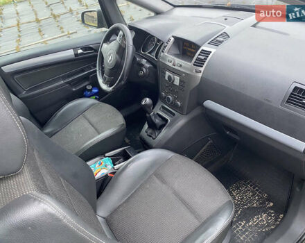 Серый Опель Зафира, объемом двигателя 1.91 л и пробегом 280 тыс. км за 2900 $, фото 2 на Automoto.ua