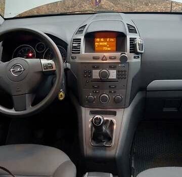 Серый Опель Зафира, объемом двигателя 1.8 л и пробегом 240 тыс. км за 4600 $, фото 5 на Automoto.ua