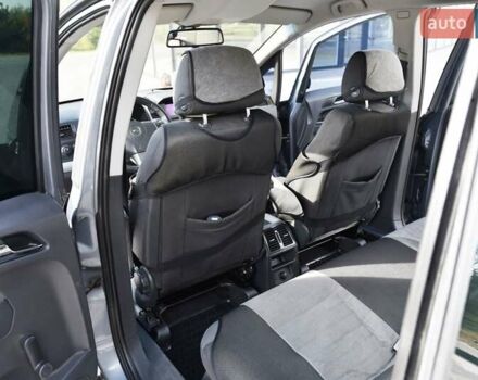 Серый Опель Зафира, объемом двигателя 1.9 л и пробегом 309 тыс. км за 4600 $, фото 20 на Automoto.ua