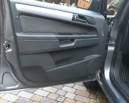 Серый Опель Зафира, объемом двигателя 1.6 л и пробегом 211 тыс. км за 5400 $, фото 13 на Automoto.ua