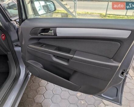 Серый Опель Зафира, объемом двигателя 1.8 л и пробегом 176 тыс. км за 5700 $, фото 18 на Automoto.ua