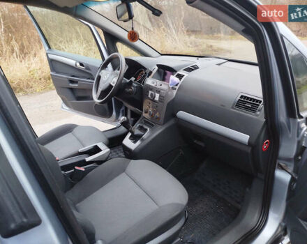 Серый Опель Зафира, объемом двигателя 1.6 л и пробегом 212 тыс. км за 4900 $, фото 8 на Automoto.ua