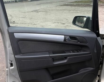 Серый Опель Зафира, объемом двигателя 2 л и пробегом 300 тыс. км за 2950 $, фото 10 на Automoto.ua