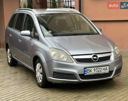 Серый Опель Зафира, объемом двигателя 1.6 л и пробегом 211 тыс. км за 4450 $, фото 1 на Automoto.ua