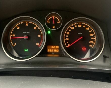 Серый Опель Зафира, объемом двигателя 1.9 л и пробегом 352 тыс. км за 3000 $, фото 4 на Automoto.ua