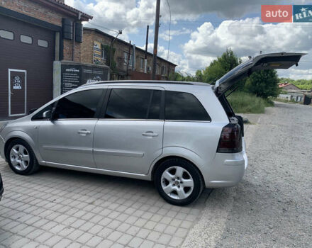 Серый Опель Зафира, объемом двигателя 1.9 л и пробегом 404 тыс. км за 6500 $, фото 2 на Automoto.ua