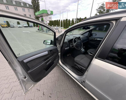Серый Опель Зафира, объемом двигателя 1.8 л и пробегом 250 тыс. км за 4100 $, фото 13 на Automoto.ua