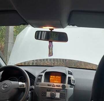 Серый Опель Зафира, объемом двигателя 1.8 л и пробегом 240 тыс. км за 4600 $, фото 7 на Automoto.ua