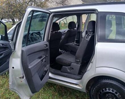 Серый Опель Зафира, объемом двигателя 1.6 л и пробегом 307 тыс. км за 4600 $, фото 2 на Automoto.ua