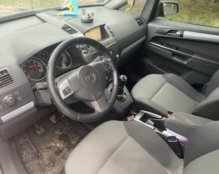 Серый Опель Зафира, объемом двигателя 1.9 л и пробегом 353 тыс. км за 3000 $, фото 1 на Automoto.ua