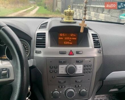 Серый Опель Зафира, объемом двигателя 1.6 л и пробегом 215 тыс. км за 5788 $, фото 1 на Automoto.ua