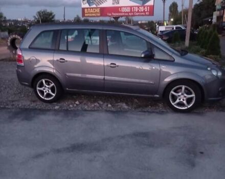 Серый Опель Зафира, объемом двигателя 1.6 л и пробегом 229 тыс. км за 6000 $, фото 2 на Automoto.ua