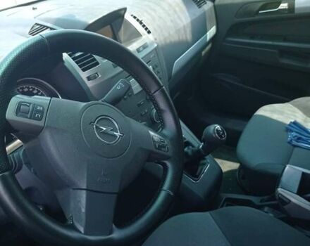 Серый Опель Зафира, объемом двигателя 1.6 л и пробегом 229 тыс. км за 6000 $, фото 3 на Automoto.ua