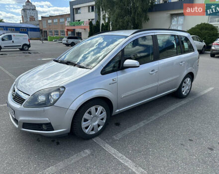 Серый Опель Зафира, объемом двигателя 1.6 л и пробегом 217 тыс. км за 5500 $, фото 2 на Automoto.ua
