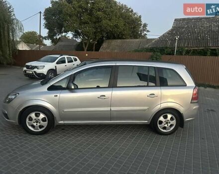 Серый Опель Зафира, объемом двигателя 1.6 л и пробегом 248 тыс. км за 5200 $, фото 2 на Automoto.ua