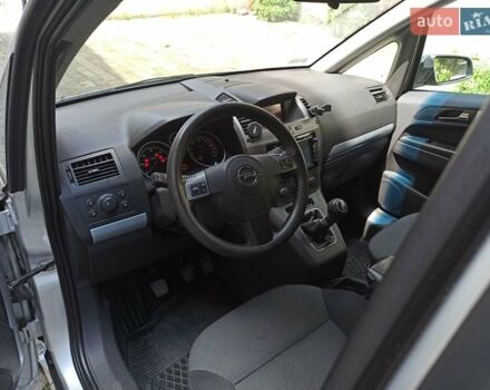 Серый Опель Зафира, объемом двигателя 1.9 л и пробегом 284 тыс. км за 4900 $, фото 11 на Automoto.ua