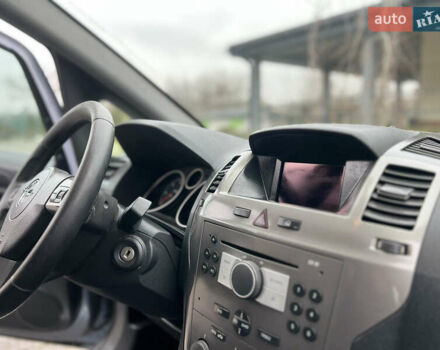 Серый Опель Зафира, объемом двигателя 1.9 л и пробегом 275 тыс. км за 4900 $, фото 33 на Automoto.ua