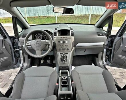 Серый Опель Зафира, объемом двигателя 1.8 л и пробегом 177 тыс. км за 5799 $, фото 17 на Automoto.ua