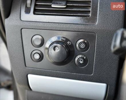 Серый Опель Зафира, объемом двигателя 1.9 л и пробегом 309 тыс. км за 4600 $, фото 15 на Automoto.ua