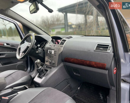 Серый Опель Зафира, объемом двигателя 1.9 л и пробегом 275 тыс. км за 4900 $, фото 30 на Automoto.ua