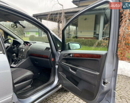 Серый Опель Зафира, объемом двигателя 1.9 л и пробегом 275 тыс. км за 4900 $, фото 28 на Automoto.ua