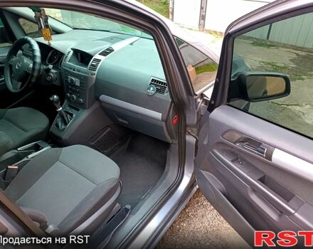 Серый Опель Зафира, объемом двигателя 1.9 л и пробегом 361 тыс. км за 4200 $, фото 11 на Automoto.ua