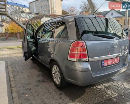 Серый Опель Зафира, объемом двигателя 1.8 л и пробегом 176 тыс. км за 5700 $, фото 5 на Automoto.ua