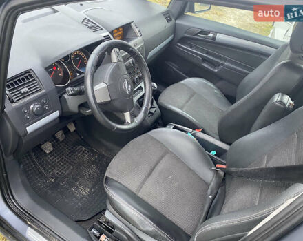 Серый Опель Зафира, объемом двигателя 1.91 л и пробегом 280 тыс. км за 2900 $, фото 5 на Automoto.ua