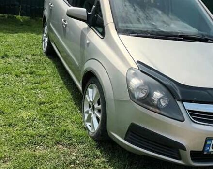 Серый Опель Зафира, объемом двигателя 1.9 л и пробегом 277 тыс. км за 4800 $, фото 1 на Automoto.ua