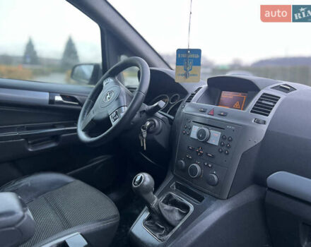 Серый Опель Зафира, объемом двигателя 1.9 л и пробегом 280 тыс. км за 4400 $, фото 22 на Automoto.ua