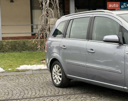 Серый Опель Зафира, объемом двигателя 1.9 л и пробегом 275 тыс. км за 4900 $, фото 7 на Automoto.ua