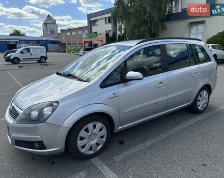 Серый Опель Зафира, объемом двигателя 1.6 л и пробегом 217 тыс. км за 5500 $, фото 1 на Automoto.ua