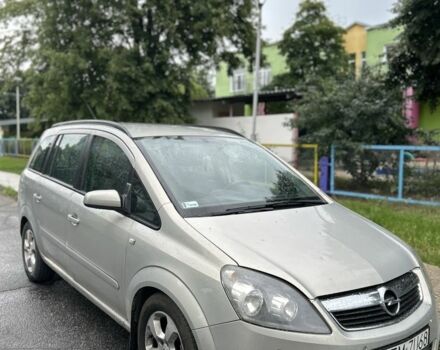 Серый Опель Зафира, объемом двигателя 1.9 л и пробегом 280 тыс. км за 3000 $, фото 2 на Automoto.ua