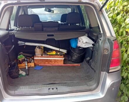 Серый Опель Зафира, объемом двигателя 1.9 л и пробегом 200 тыс. км за 6000 $, фото 5 на Automoto.ua